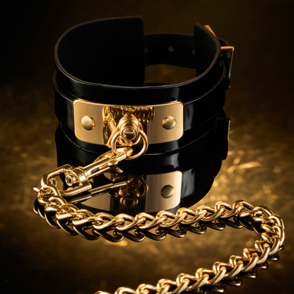 Kinky Diva – VEGAS – Hochglänzendes O-Ring-Halsband + Leine