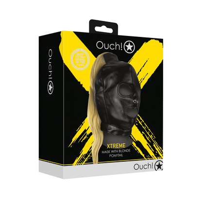 Maske mit blondem Pferdeschwanz
