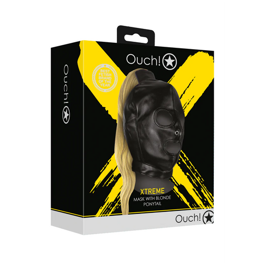 Maske mit blondem Pferdeschwanz